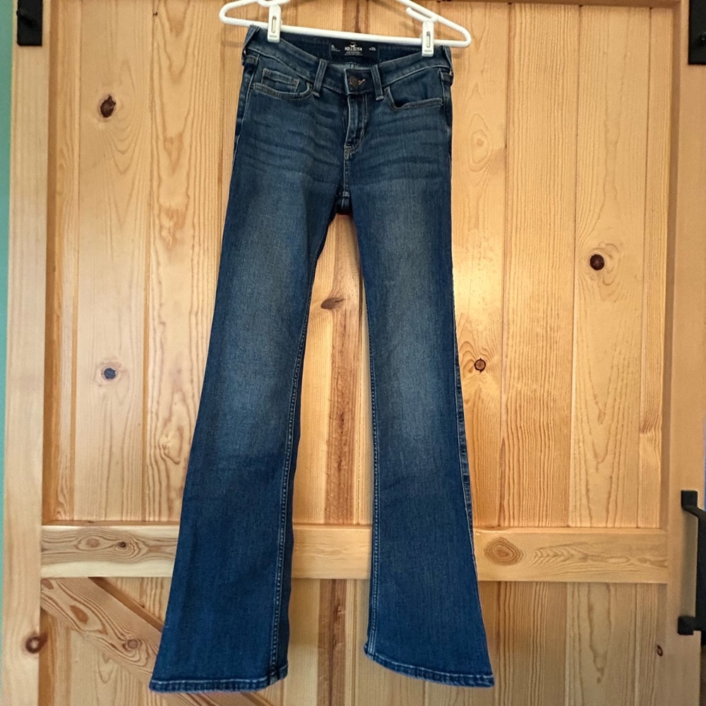 Hollister low-rise boot cut jeans 0L